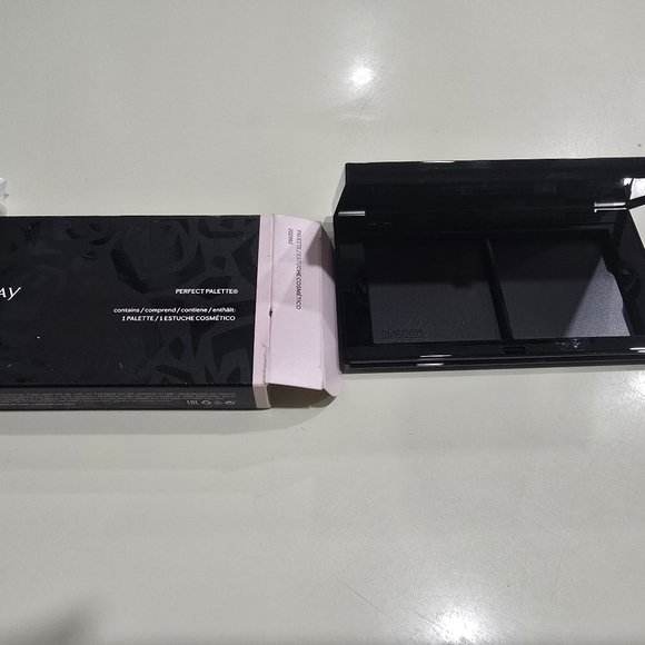 Smashbox Black Makeup Palette - Picture 1 of 2